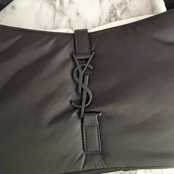 New Saint Laurent Le 5 À 7 nylon shoulder bag - Picture 2 of 8